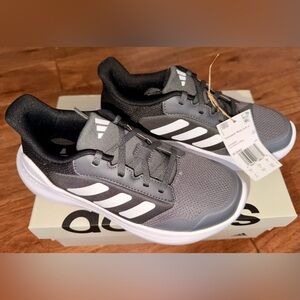 🆕 Adidas Kids Black and White Sneakers